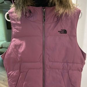 The North Face vest 550